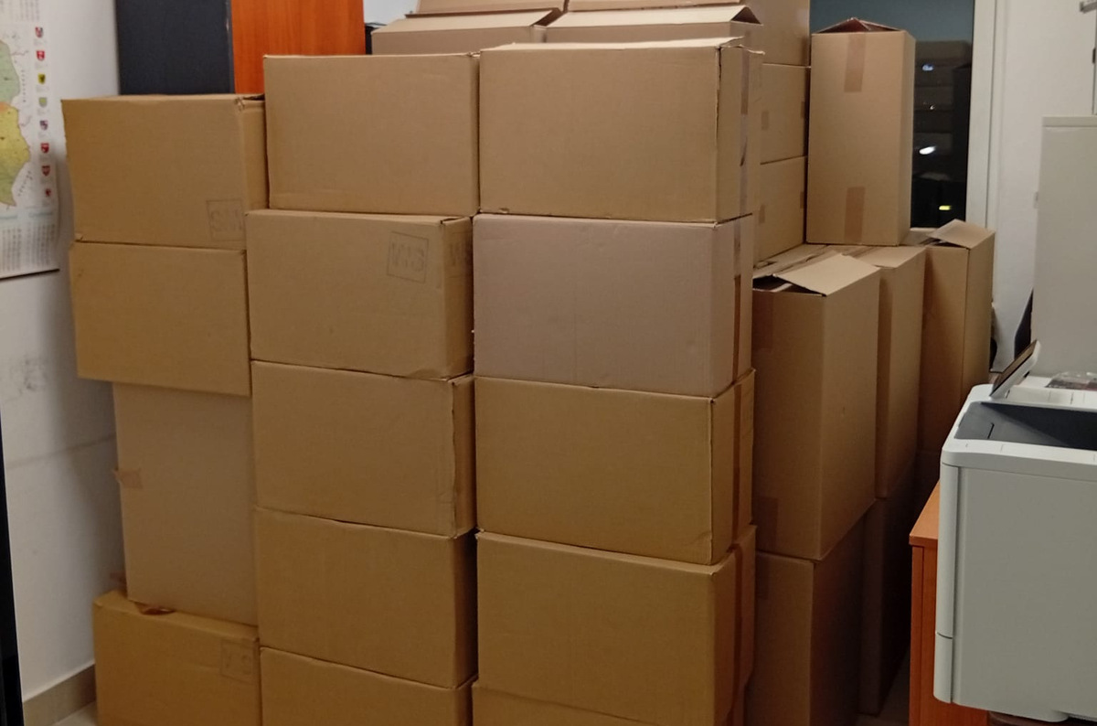 Papierosy w kartonach.