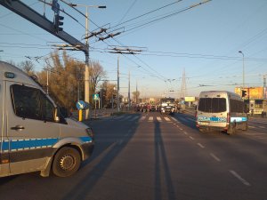 kibice idą na stadion