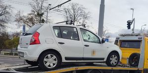 samochód na lawecie