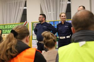 odblaskowy spacer - policjanci