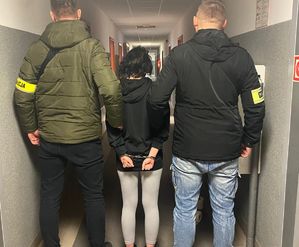 zatrzymana z policjantami