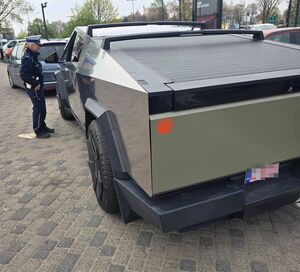 cybertruck w czasie kontroli