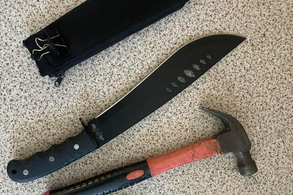 maczeta i młotek