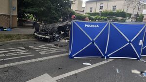 policjanci na miejscu tragicznego wypadku