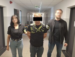 zatrzymany z policjantami