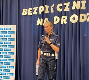 policjantka podczas prelekcji