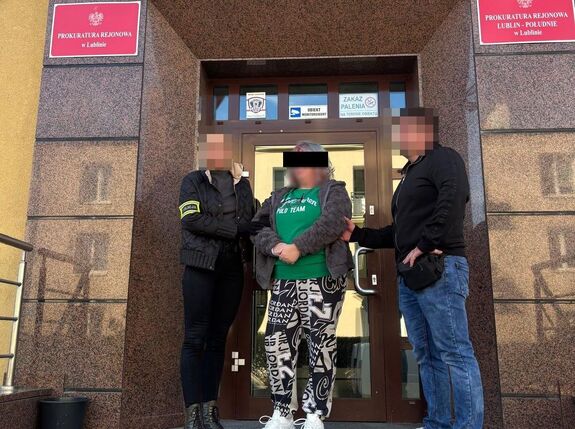 zatrzymana z policjantami