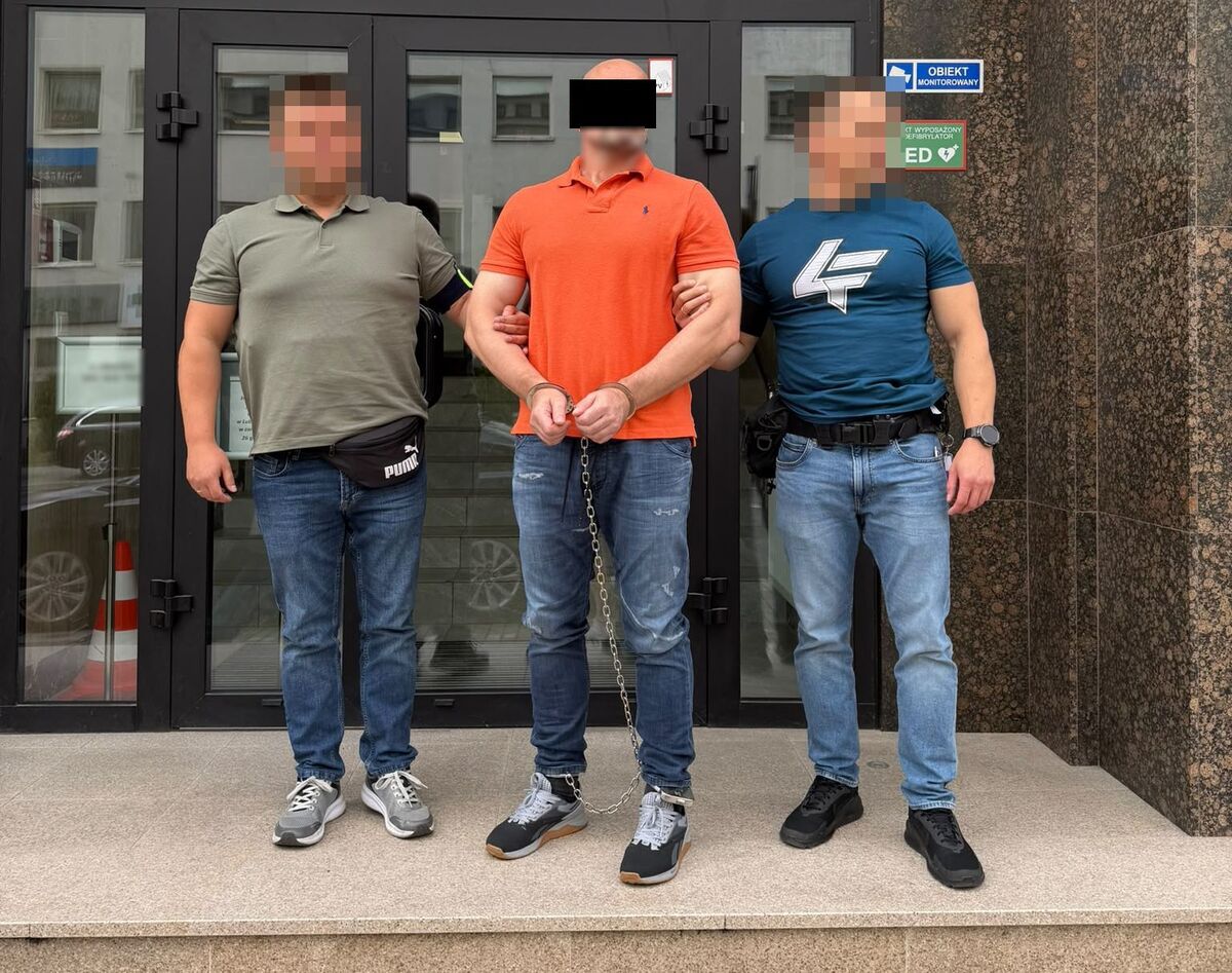 Poszukiwany ENA za brutalne rozboje z użyciem broni wpadł po 17 latach w Wielkiej Brytanii