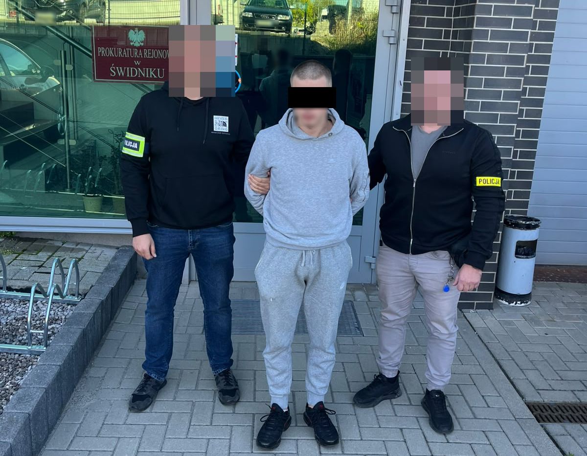 Policjanci zatrzymali oszusta. Senior stracił 100 tys. zł