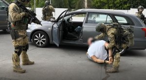 zatrzymanie sprawcy na ulicy przez policjantów