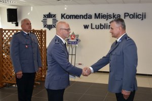 fot. Wprowadzenie Zastępcy Komendanta Miejskiego Policji mł. insp. Janusza Pudźwy