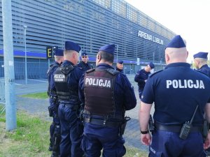 policjanci podczas służbowej odprawy