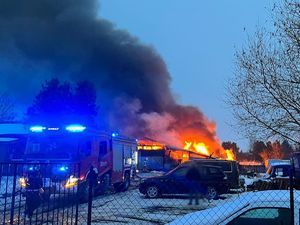 pożar budynku, straż w akcji